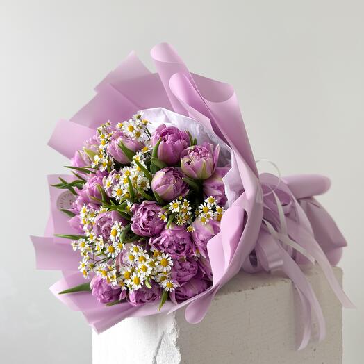 Purple peony tulips with daisies