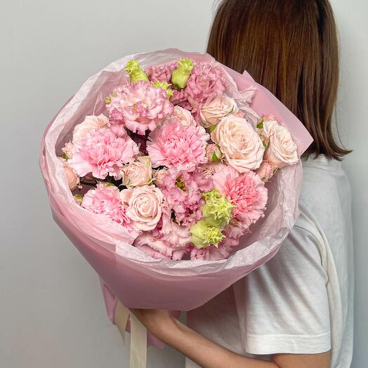 Dianthus, Lisianthus, Spray Rose