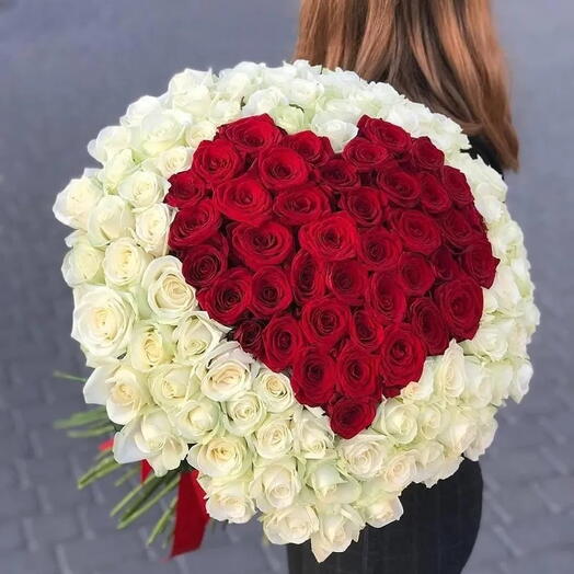 Сердце из 101 розы
