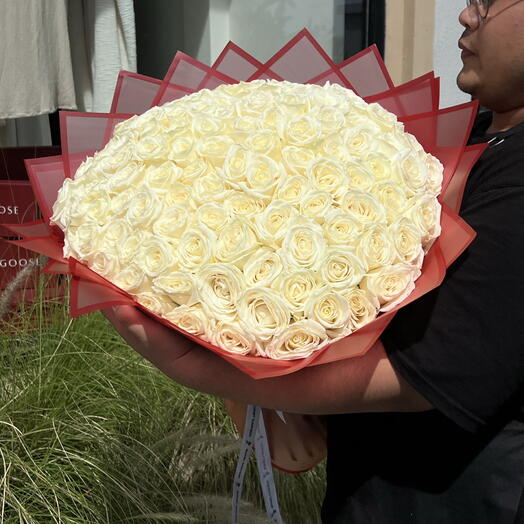 Bouquet 101 White Rose Semi Holland