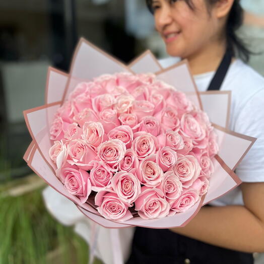 51 Sweet Pink Roses Semi Holland