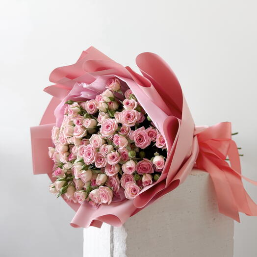 Light pink spray roses bouquet