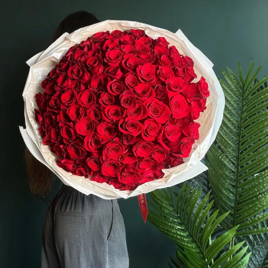 Большой букет красных роз