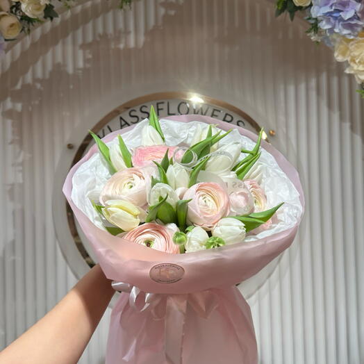 Bouquet di tulipani e ranuncoli