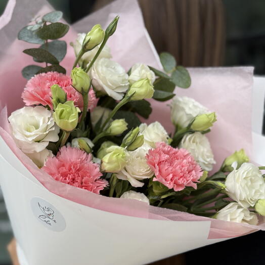 Bouquet with Eustoma and dianthus