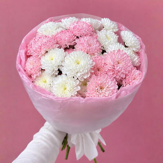 🌸 Bouquet of white and pink chrysanthemums