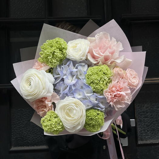 Viburnum, ranunculus, hortensija