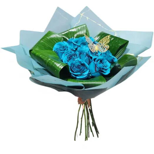 RAMO DE 12 ROSAS VERDES AZULADAS CON MARIPOSA