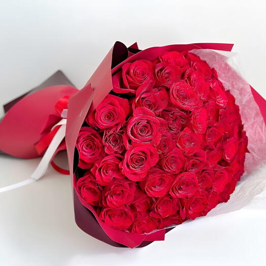 50 red roses