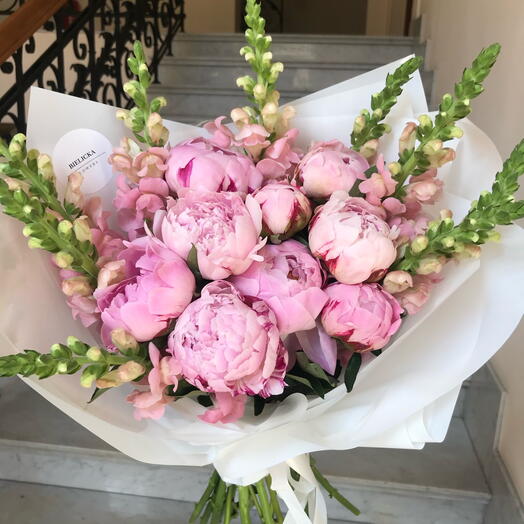 Peonie con anthirrinum