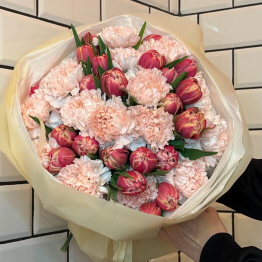 Bouquet of tulips with dianthus