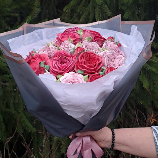 A bouquet of roses for an anniversary