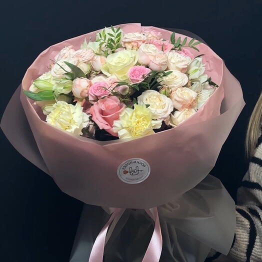 🌸 Zephyr - Спрей-раушан мен диантусынан нәзік букет — Анаға, қызға, туған күнге