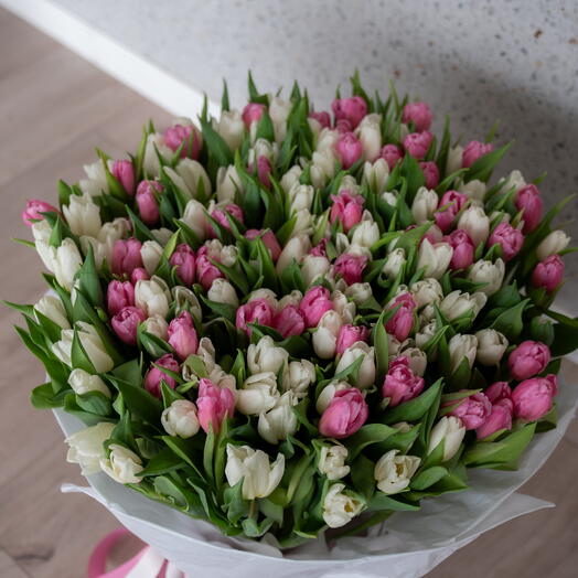 121 tulips basket