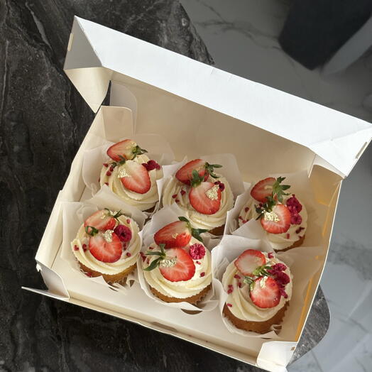 Капкейки с клубникой