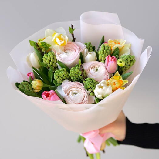 Spring mix with ranunculus