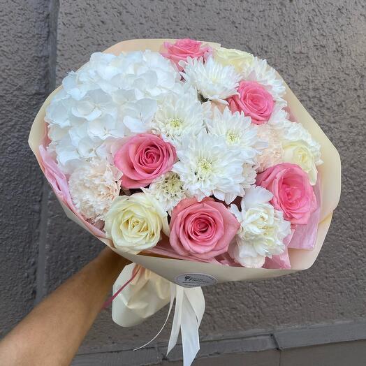 Bouquet with hydration, roses and chryzantemum
