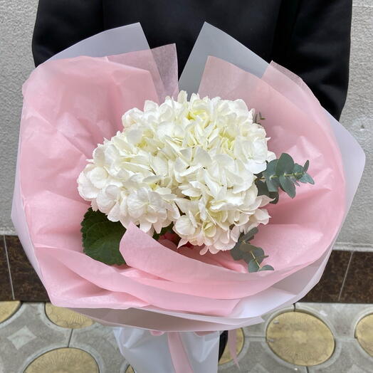 Букет белой гортензии с эвкалиптом «Виспер»