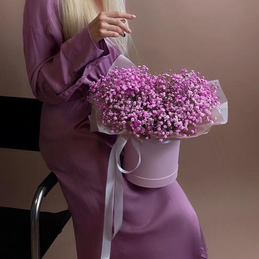 Розовая гипсофила в коробке