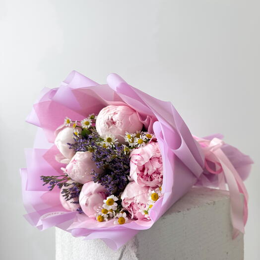 Pink peonies with daisies