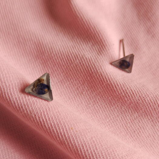 Tiny earrings with flowers