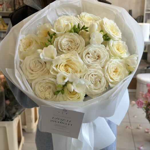 Bouquet of roses and freesia