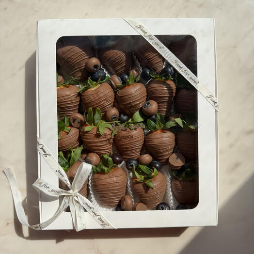 Classic Strawberry Box