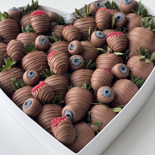 Simple, elegant, and always a favourite 🤍🍓