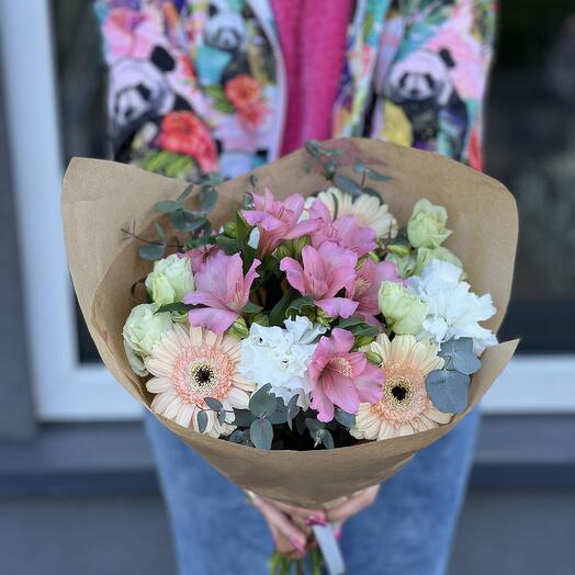Mixed bouquet of various flowers