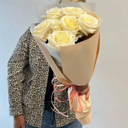 Bouquet of white roses