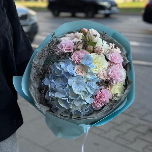 Ramo de flores azul bebé