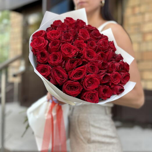 Bouquet Date in Paris of 45 red roses