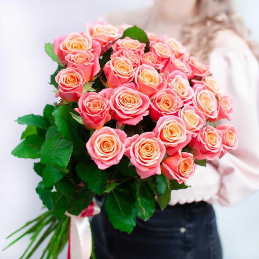A bouquet of 31 peach roses