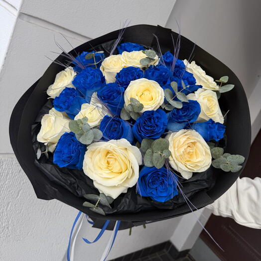 Weis - Blau Blumenstrauss