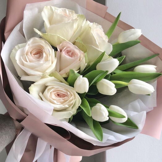 Gül və lalələrlə zərif