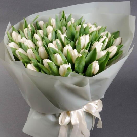 Strauß weißer Tulpen