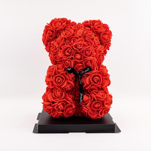 Roter Teddybär aus Schaumrosen