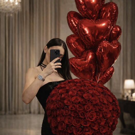 Set with 10 Balloons and 101 Red Roses – Luxury Floral Arrangement