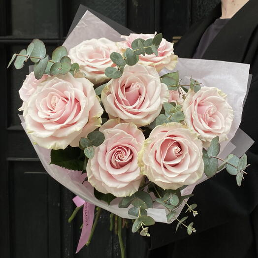 9 Roses + 2 Eucaliptus