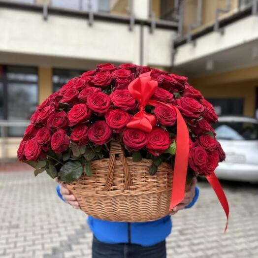 Sepette 100 kırmızı gül