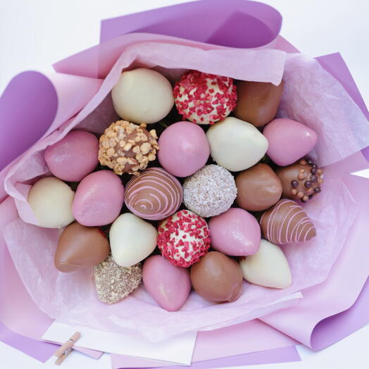 CHOCOLATE-COVERED STRAWBERRIES BOUQUET