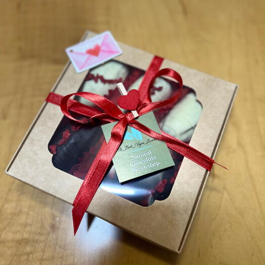 Dates in chocolate with filling