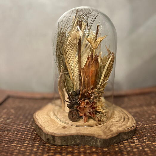 Natural dried flowers in a glass bell No.1