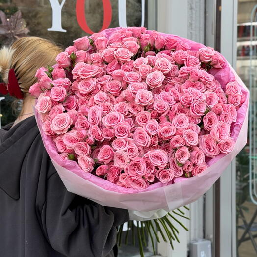 Ramo mono de 71 rosas spray rosadas