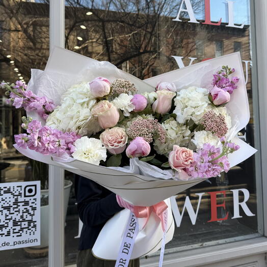 Bouquet Moment (peonies, hydrangeas , pink Mondial roses, stocks, dianthuses, rice)
