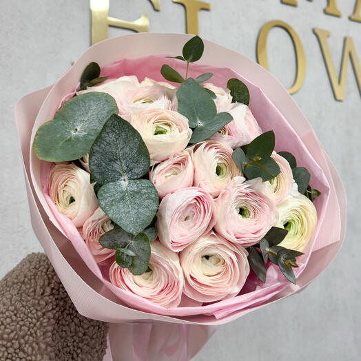 Pink Ranunculus 21pcs with eucalyptus