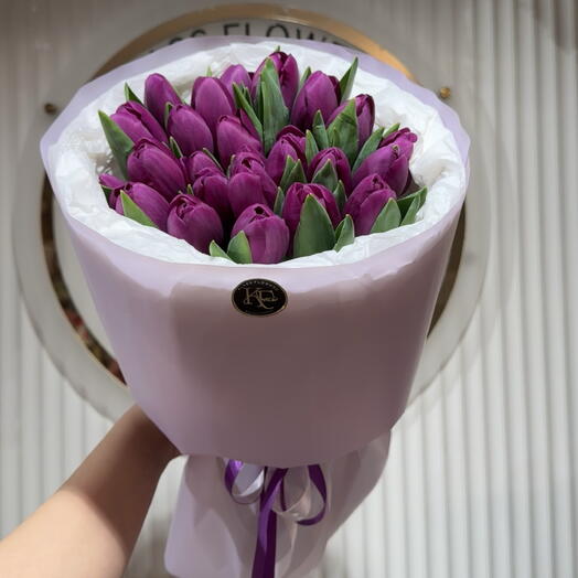 Bouquet con tulipani viola
