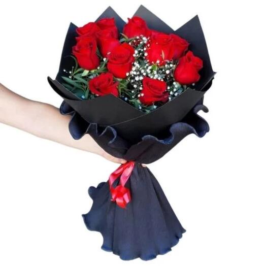 RAMO DE ROSAS ROJAS BLACK