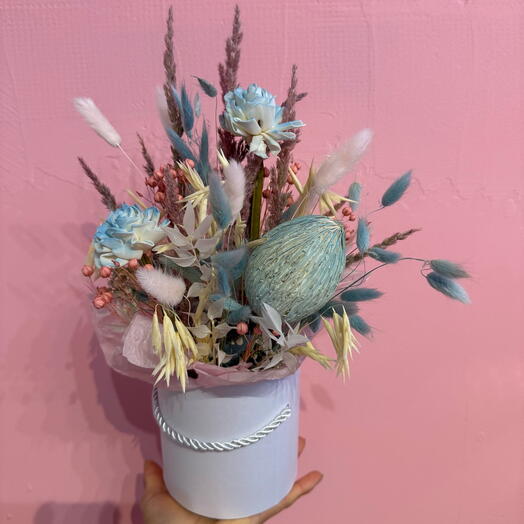 Dried flowers in a box 04