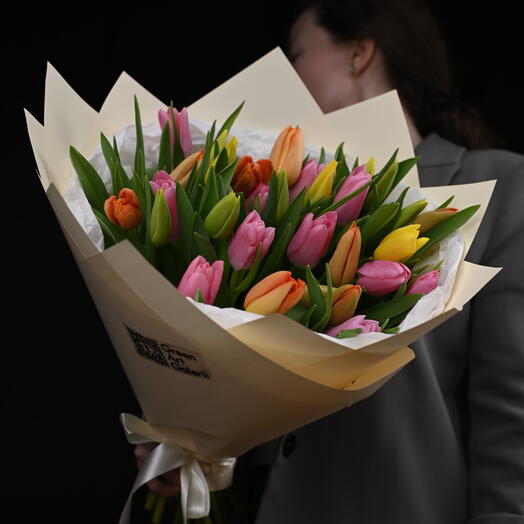 A colourful mix of tulips